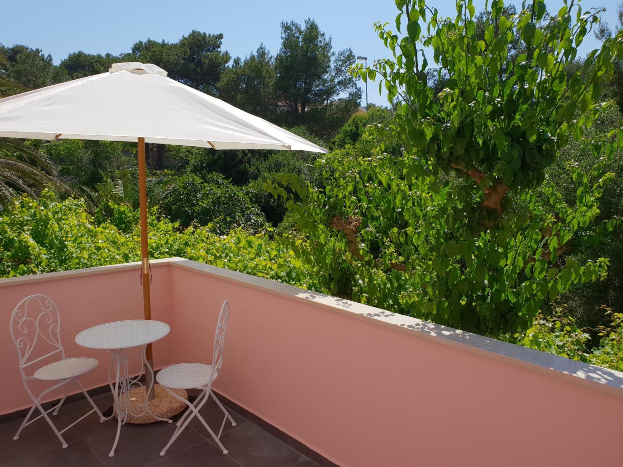 Apartments Laura Mali Lošinj Exteriör bild