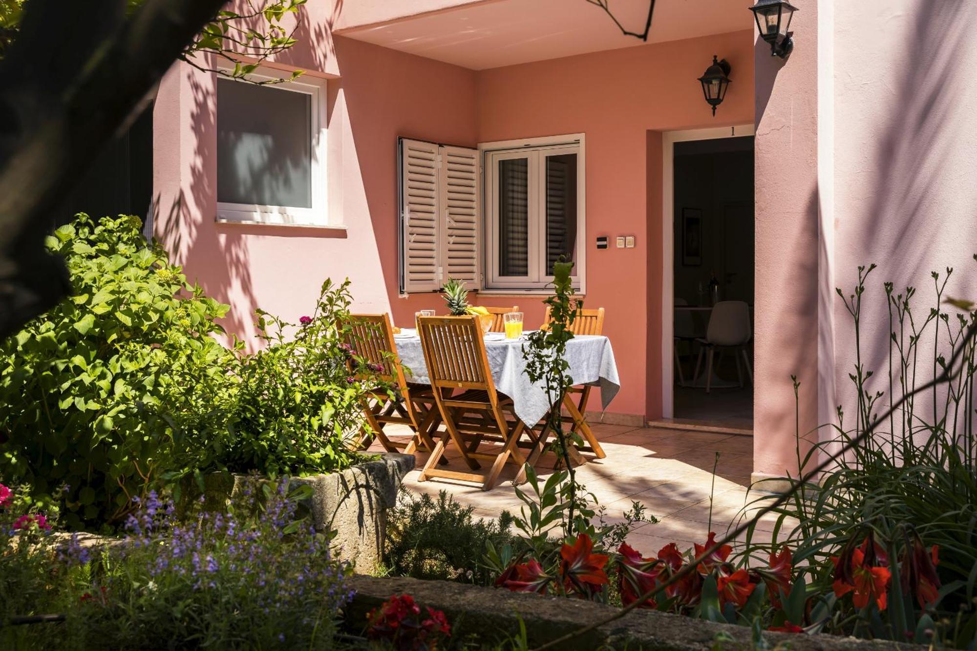 Apartments Laura Mali Lošinj Exteriör bild